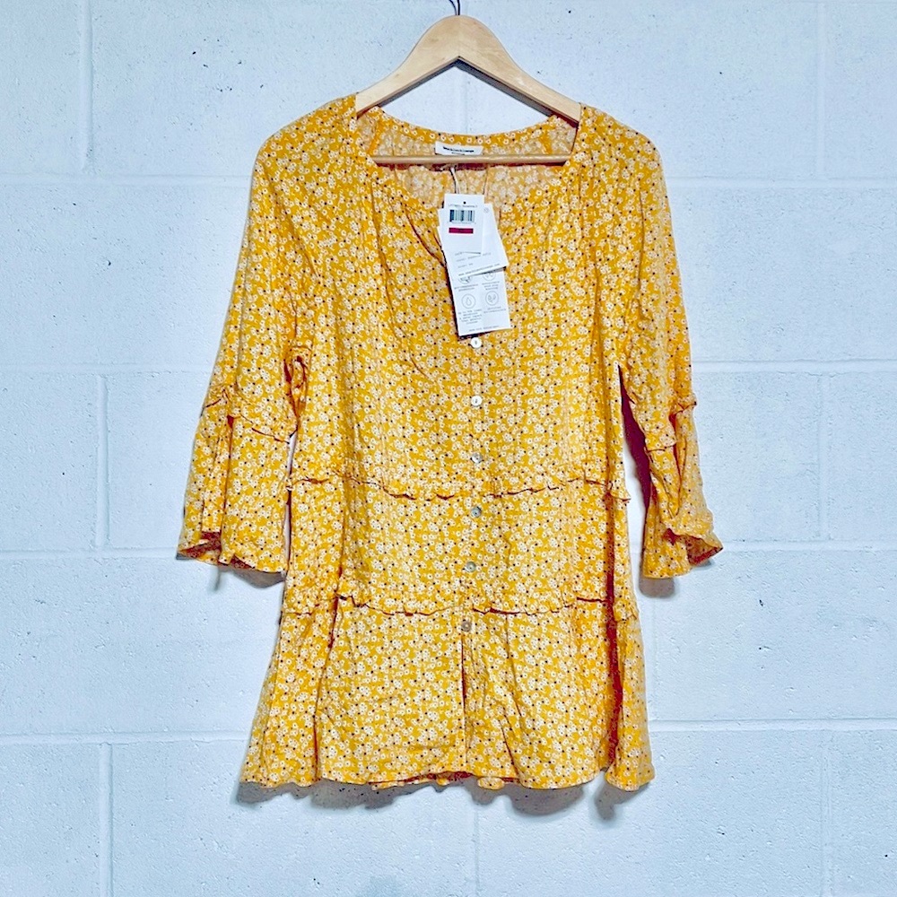 NWT yellow tiny blue floral ruffle button tunic trumpet bell 3/4 sleeve